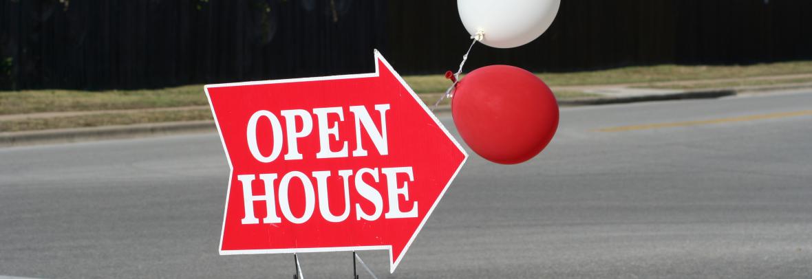 red arrow sign with open house in white lettering plus red and white balloons